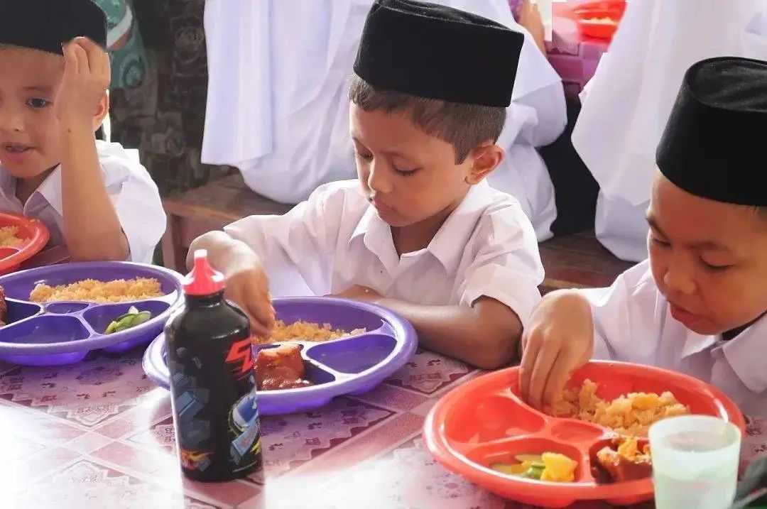 Malaysia: The Tradition of Hand - Eating